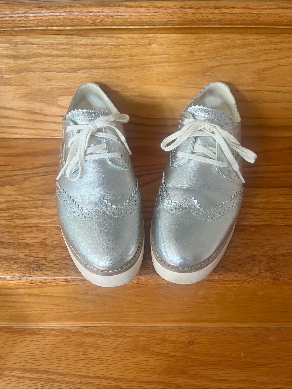 Cole Haan Women's Metallic Silver Lace-Up Oxfords 8.5